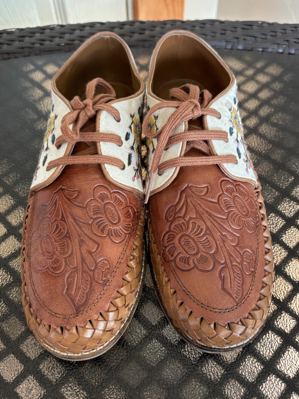 Laidback London Coriander Leather Oxford Lace Up Shoes Floral Embroidery Size 38